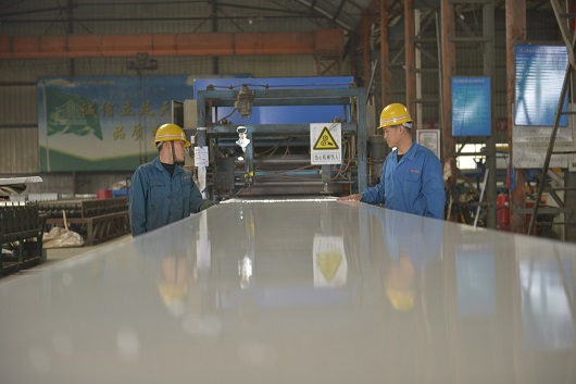 晉城鋼結構工程圍護系統屋面板的壓制